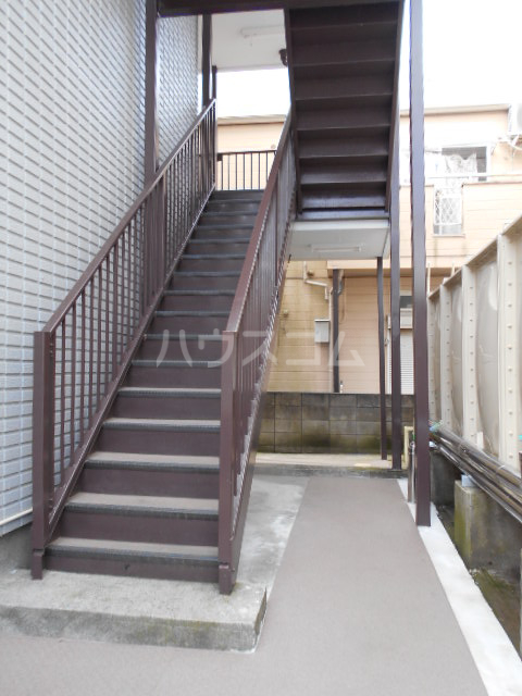 23/30 エントランス