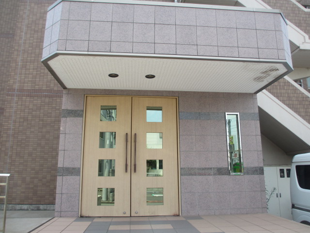 27/30 エントランス