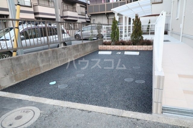 18/28 駐車場
