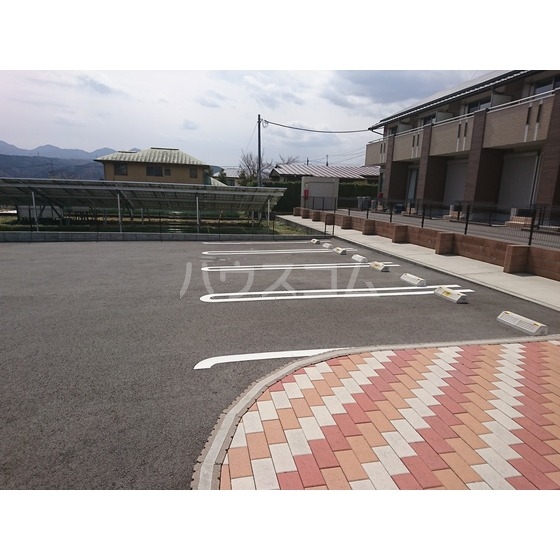 2/4 駐車場