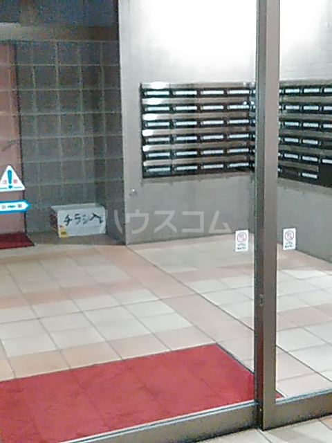 23/30 エントランス