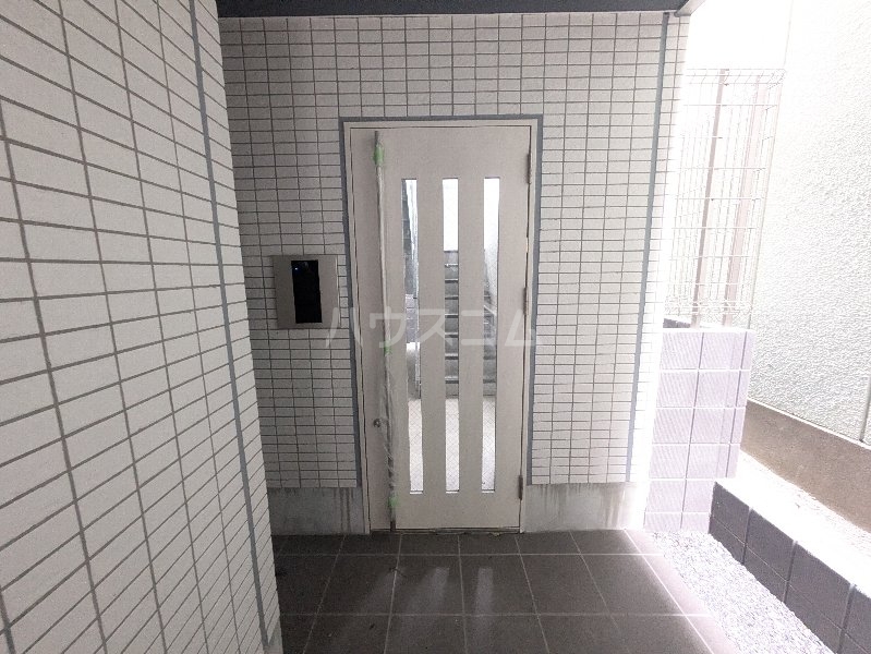 19/22 エントランス