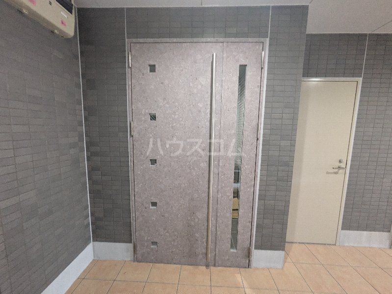 18/22 エントランス