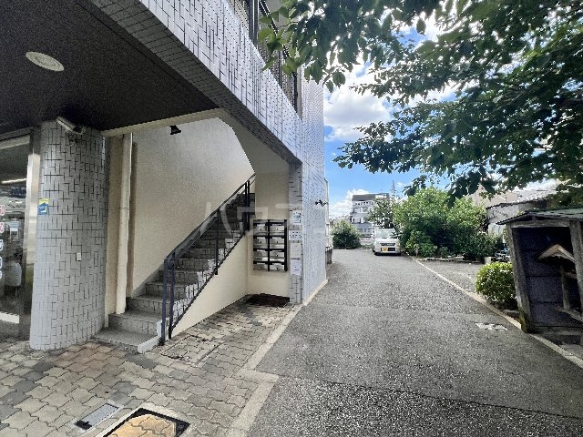 21/30 エントランス