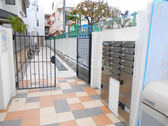 25/29 エントランス