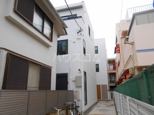 27/29 エントランス