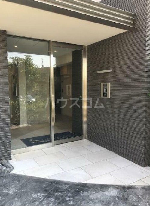 28/30 エントランス