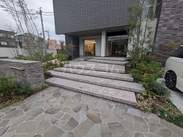 28/30 エントランス