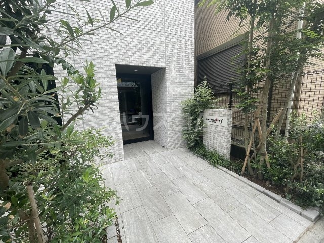 23/30 エントランス