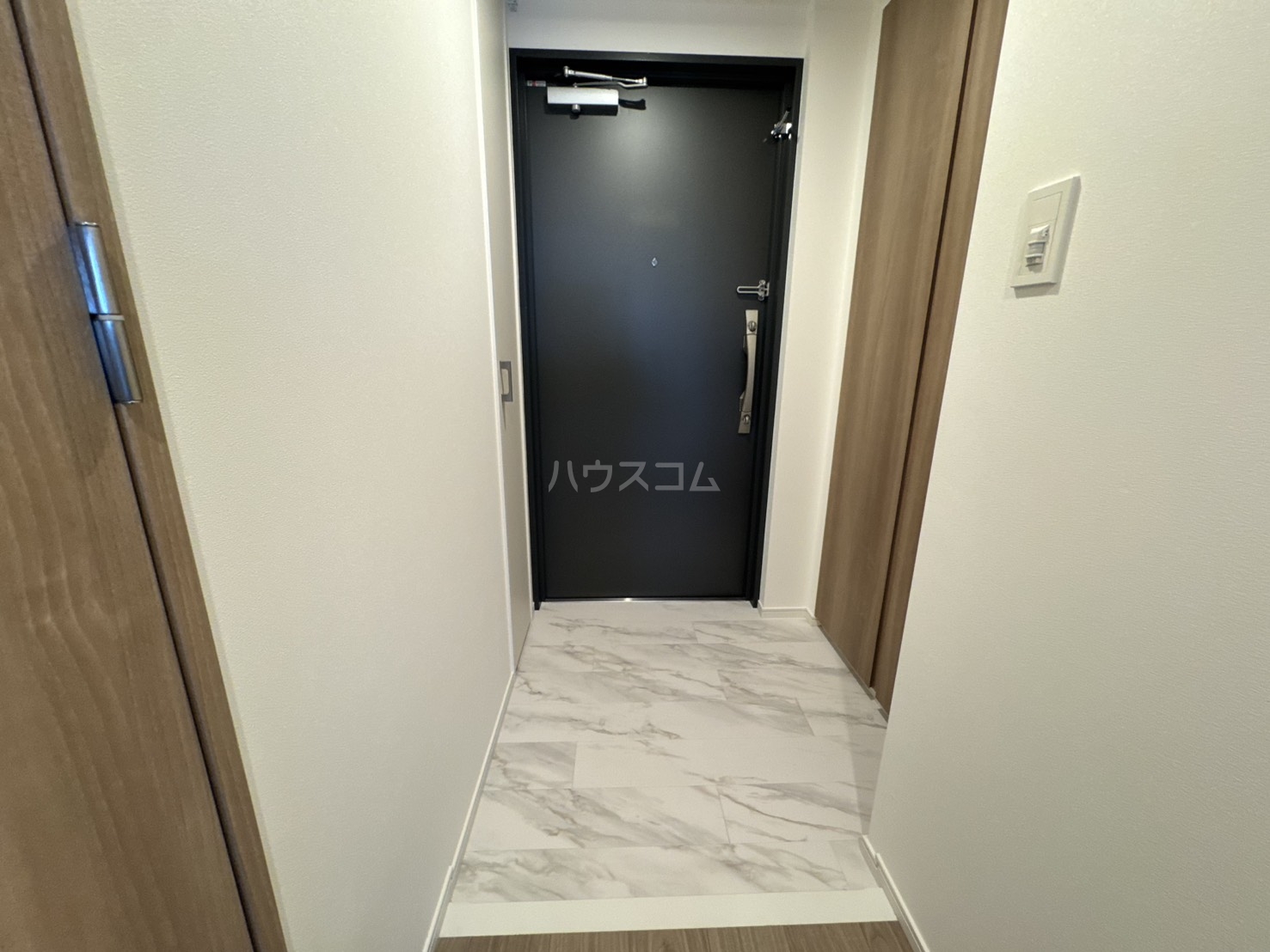 16/30 玄関