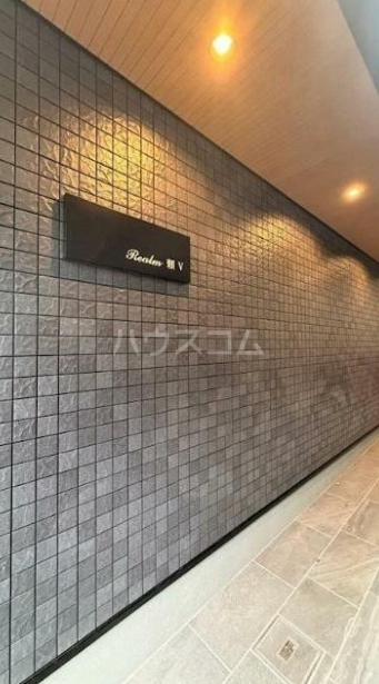 24/25 エントランス