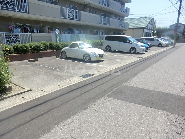 18/21 駐車場
