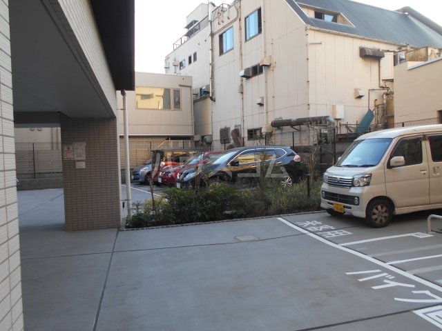 16/20 駐車場