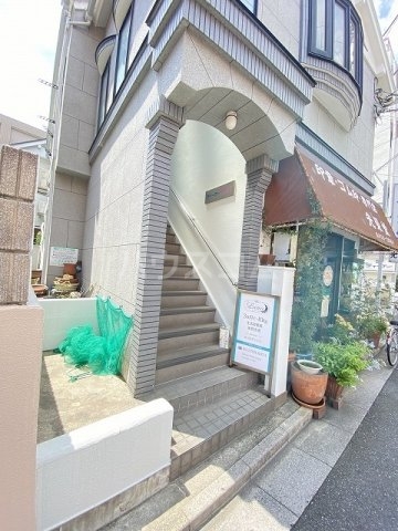 22/30 エントランス