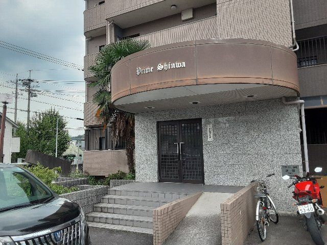 20/30 エントランス