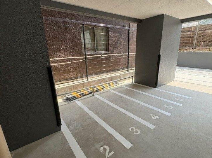 16/21 駐車場