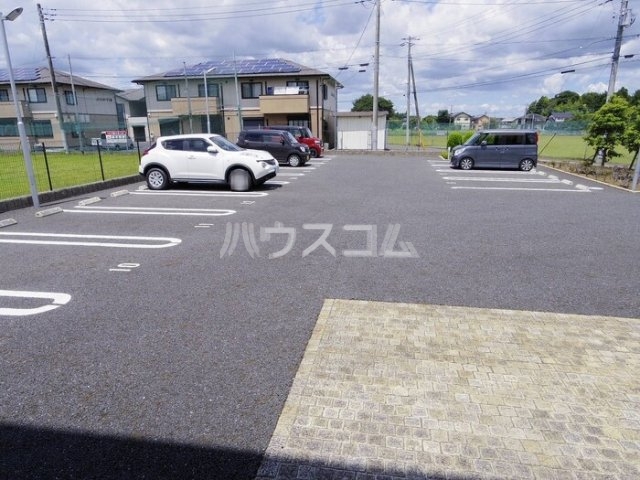16/17 駐車場