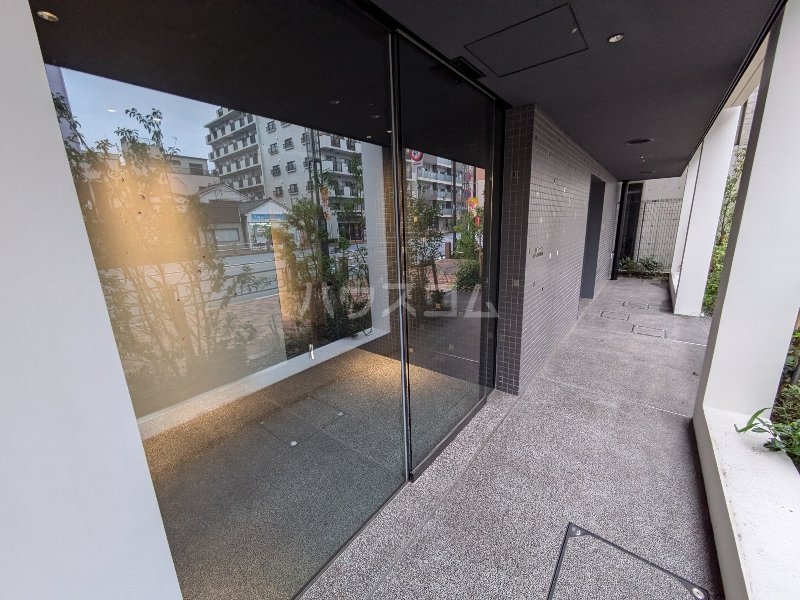 23/30 エントランス
