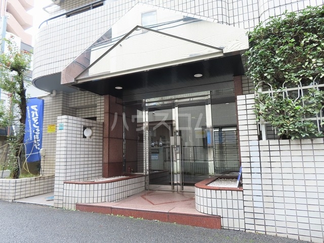 26/29 エントランス