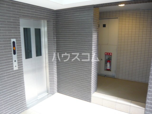 23/30 エントランス