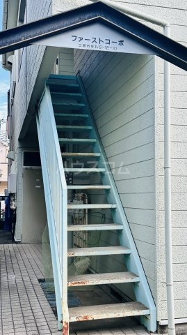 26/30 エントランス