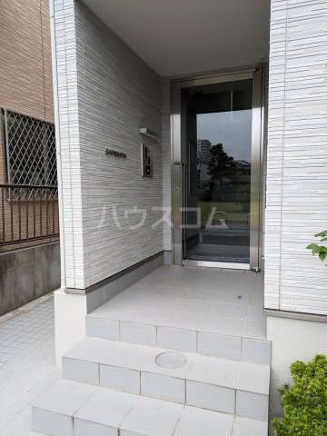 18/28 エントランス