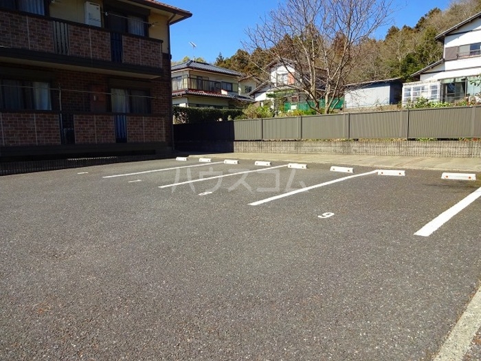 17/17 駐車場