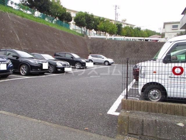 17/17 駐車場