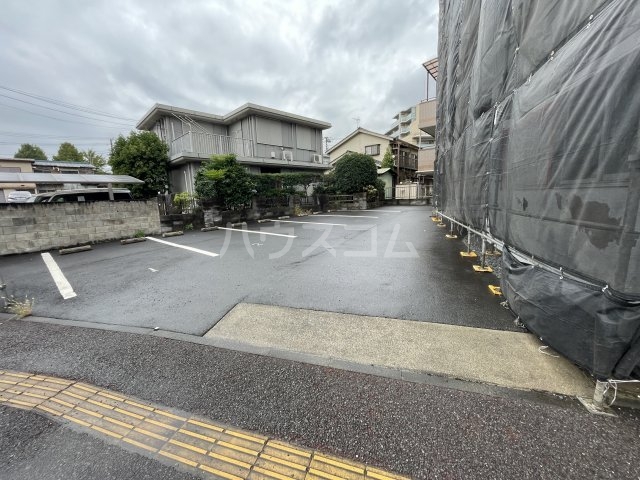 28/30 駐車場
