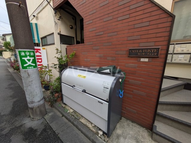 22/27 エントランス