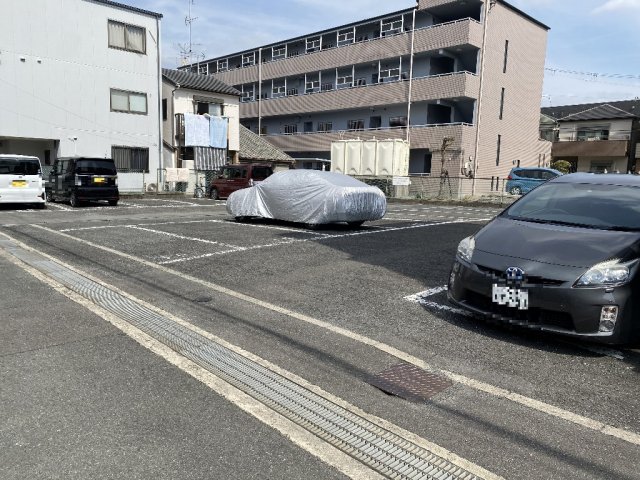 18/28 駐車場