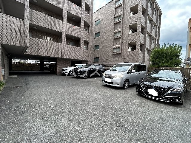 23/30 駐車場