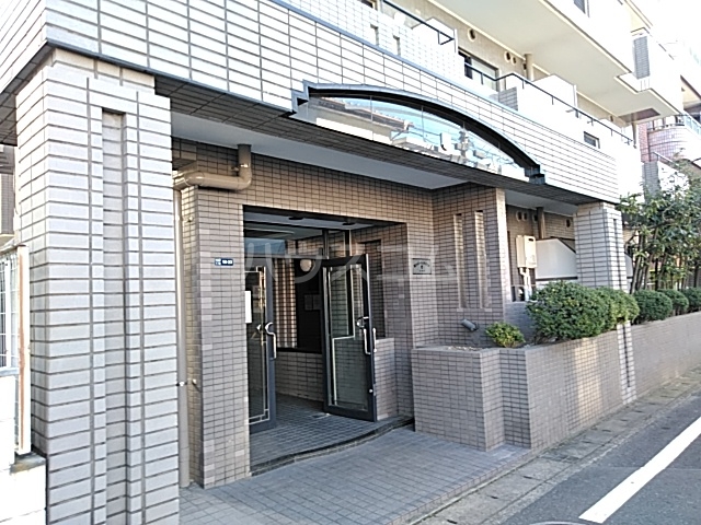 19/27 エントランス