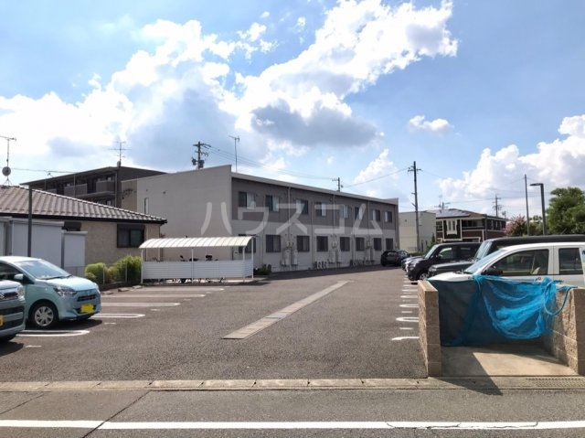 23/30 駐車場