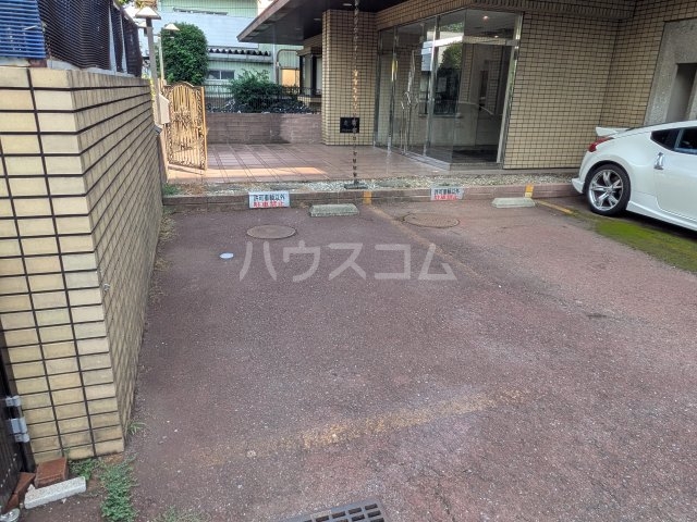 22/28 駐車場