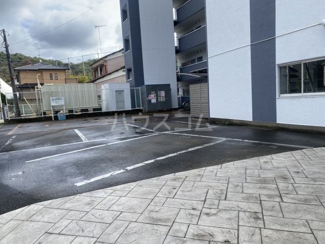2/3 駐車場