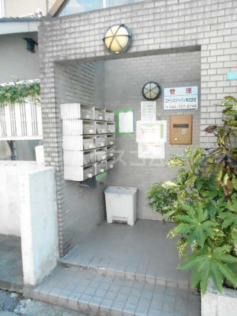 24/30 エントランス