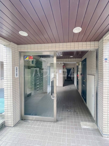 25/26 エントランス