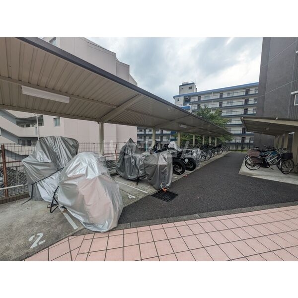 2/5 駐車場