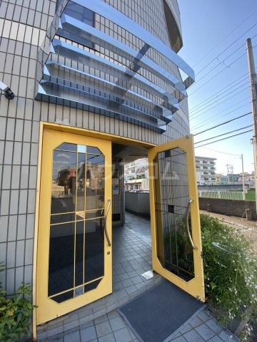 23/30 エントランス