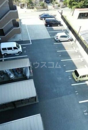 23/30 駐車場