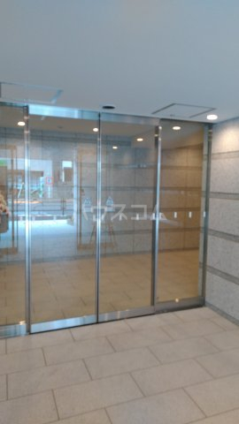 22/28 エントランス