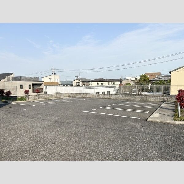 18/27 駐車場