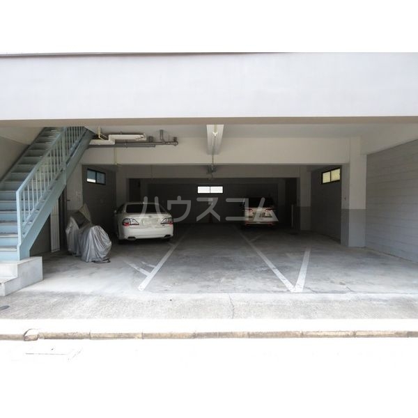 21/28 駐車場