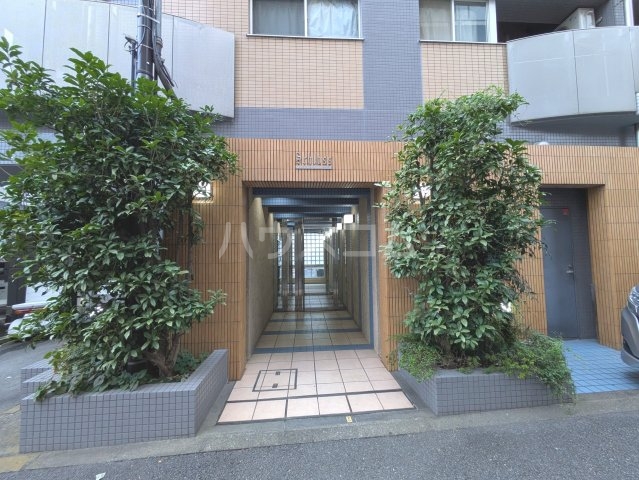 28/30 エントランス