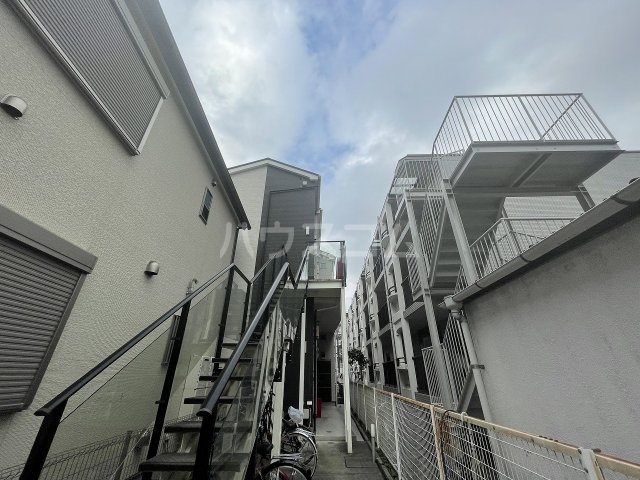 21/30 エントランス