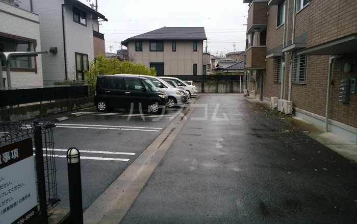 18/23 駐車場