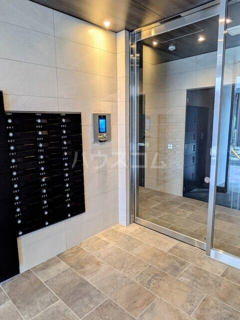 16/25 エントランス