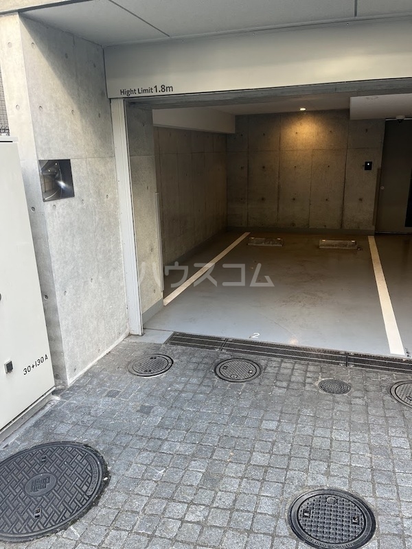18/28 駐車場