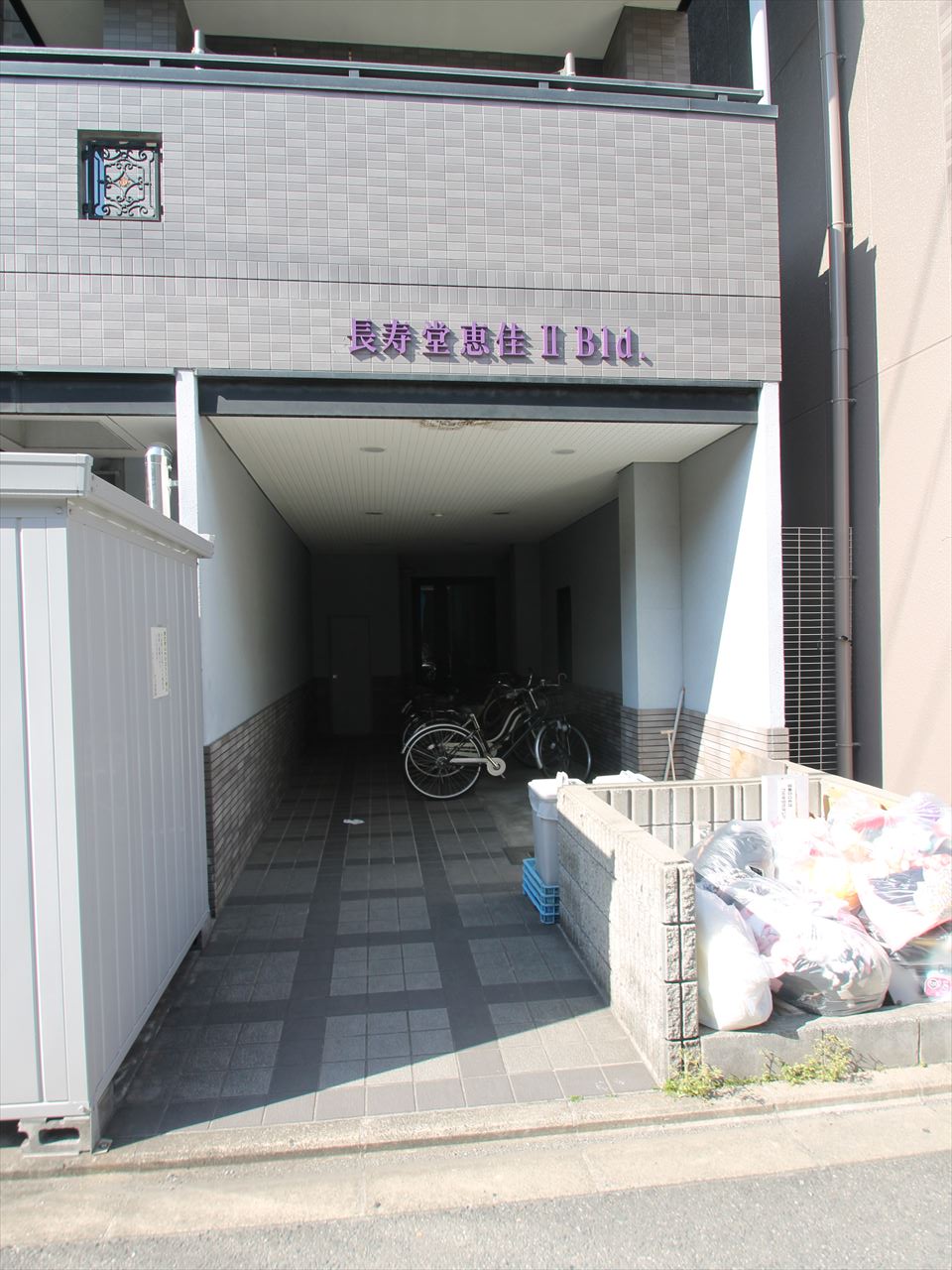 21/27 エントランス